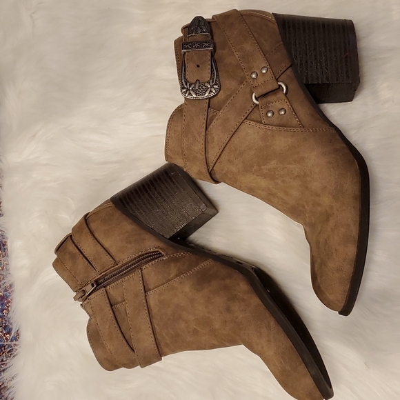 Indigo rd. Booties size7. Like New! - Picture 3 of 10